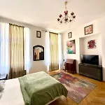 Center Of 369 Apartmán *