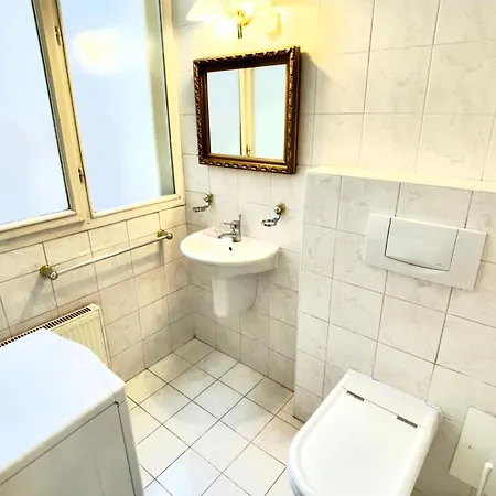 Center Of 369 Apartment *