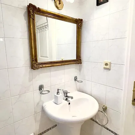 Apartment Center Of 369 *